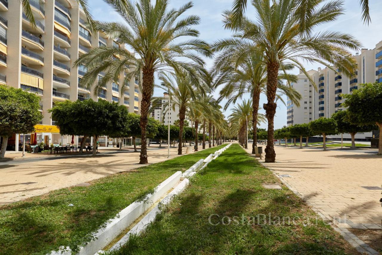 Luxurious, Newly-Renovated Large 2-Bedroom Condo By The Beach Benidorm Exterior photo