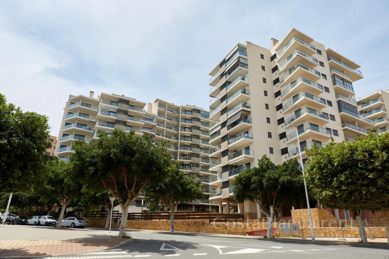 Luxurious, Newly-Renovated Large 2-Bedroom Condo By The Beach Benidorm Exterior photo