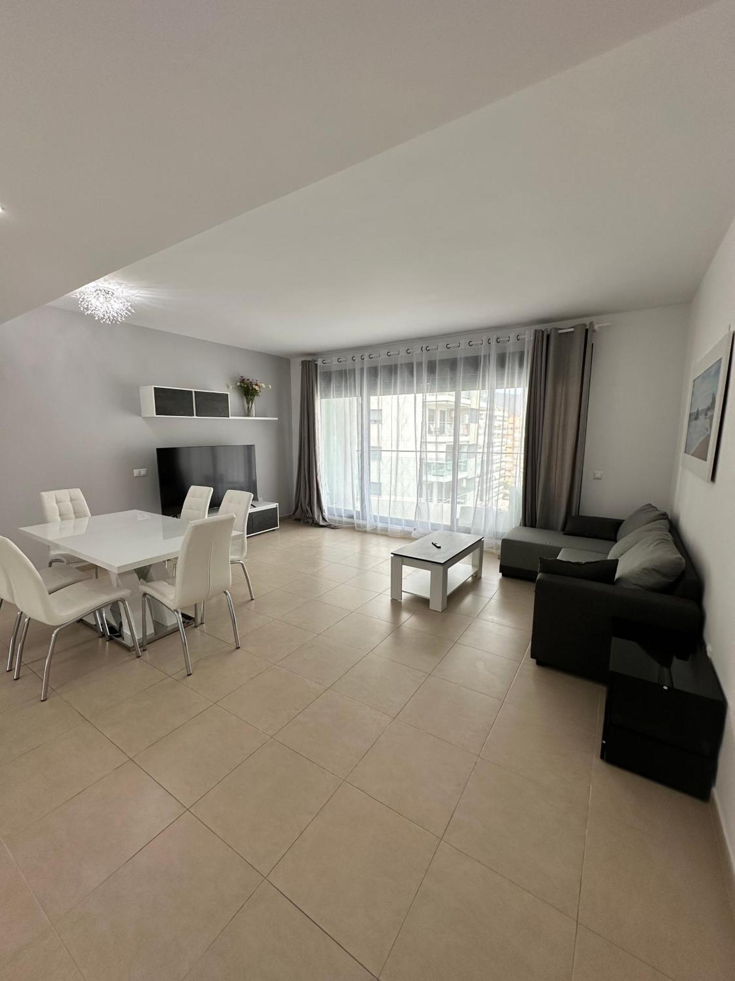 Luxurious, Newly-Renovated Large 2-Bedroom Condo By The Beach Benidorm Exterior photo