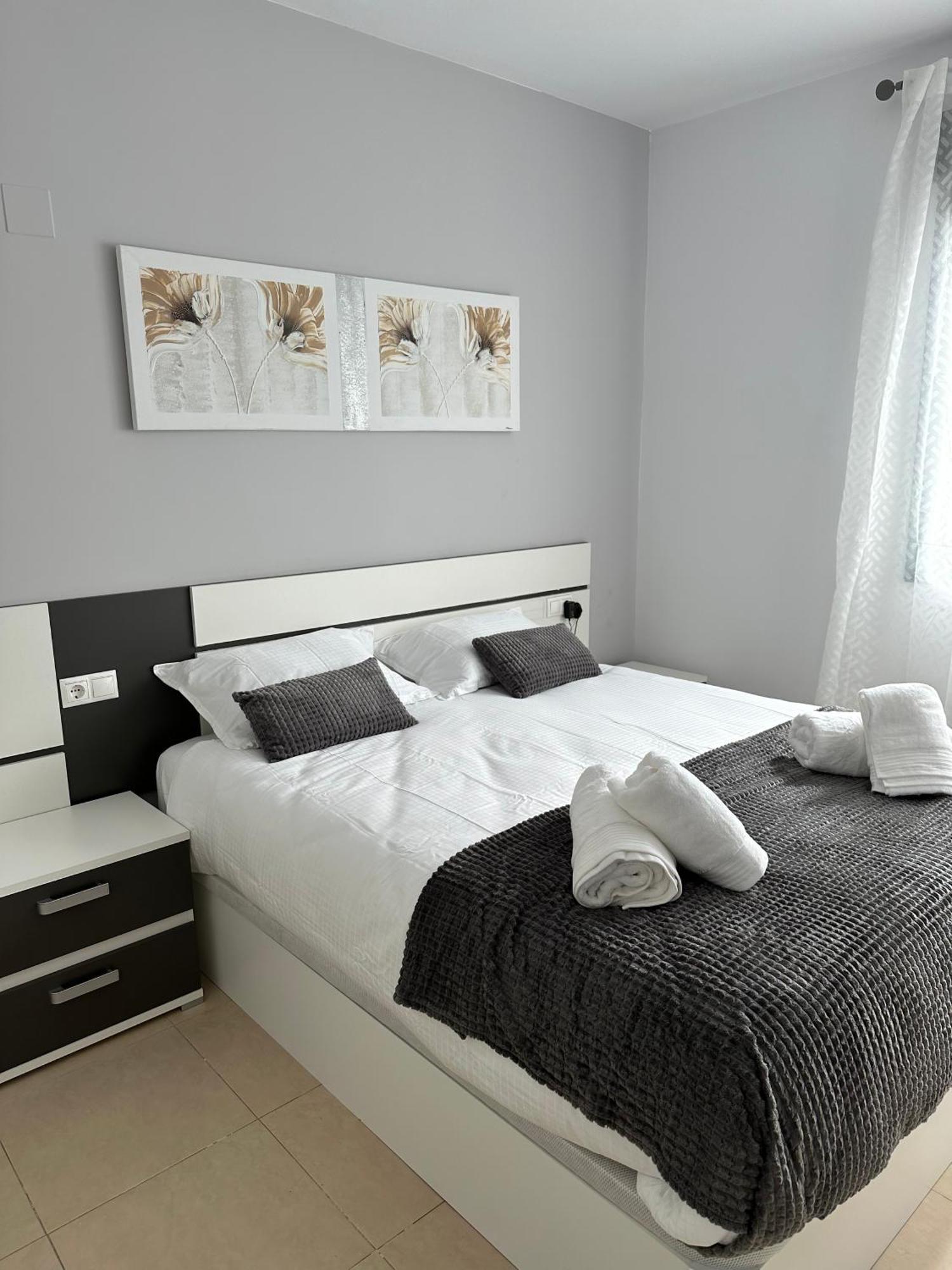 Luxurious, Newly-Renovated Large 2-Bedroom Condo By The Beach Benidorm Exterior photo